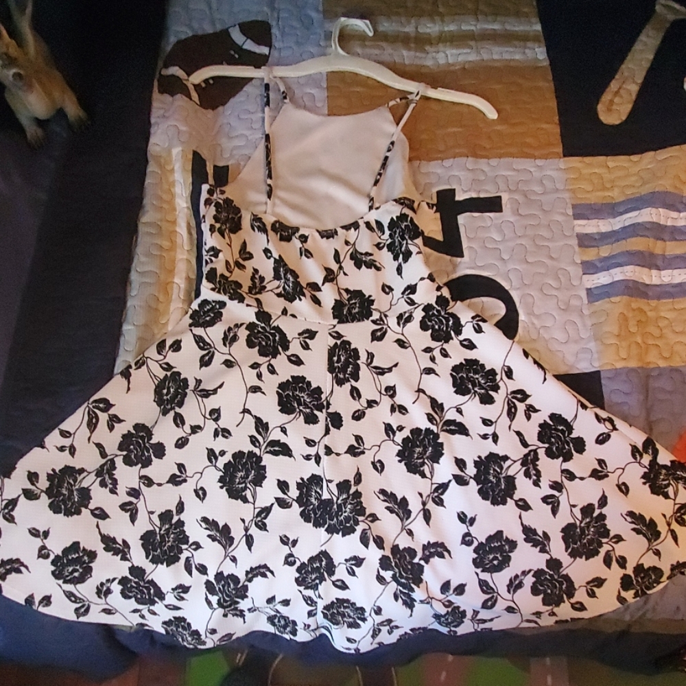 Dress - Picture 2 of 2